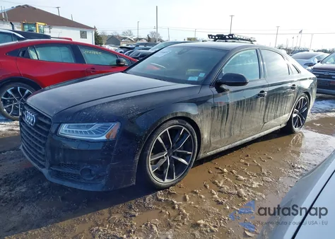2017 Audi S8 4.0T Plus z USA, uszkodzony, nr VIN WUAJ5AFD5HN900271